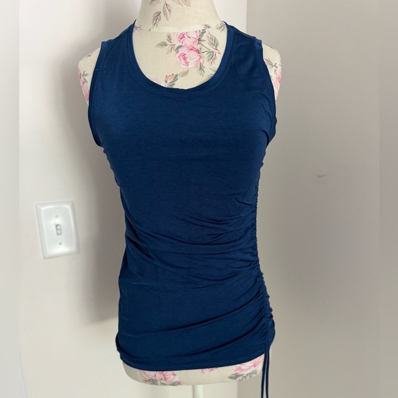 Beautiful top 💙 - Picture 2 of 13